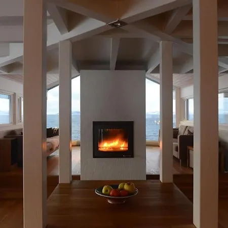 Lyngstuva - Aurora In Lyngen Holiday home *