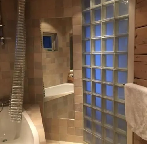 Lyngstuva - Aurora In Lyngen