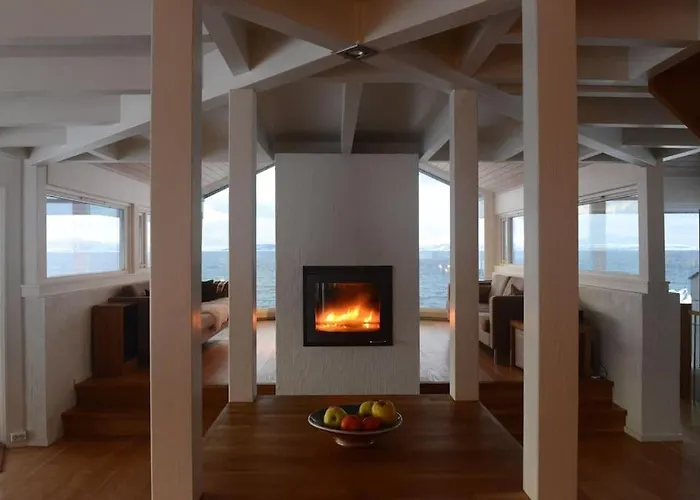 Lyngstuva - Aurora In Lyngen Holiday home *