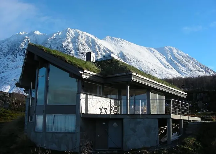 Lyngstuva - Aurora In Lyngen