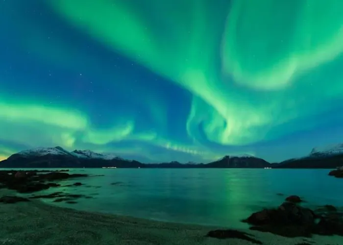 Lyngstuva - Aurora In Lyngen Holiday home *
