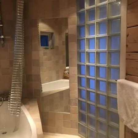 Lyngstuva - Aurora In Lyngen